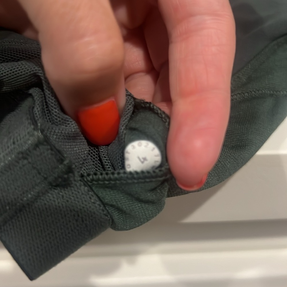 Lululemon green align tank. Built in bra size 4 - Picture 3 of 3